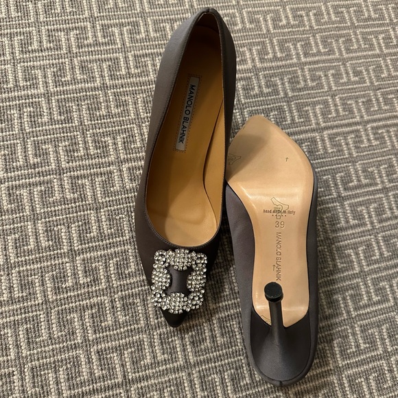 New Manolo Blahnik Hangisi Pump Satin Grey - Picture 6 of 8